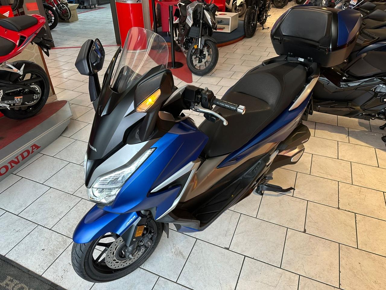 Honda Forza 350 deluxe