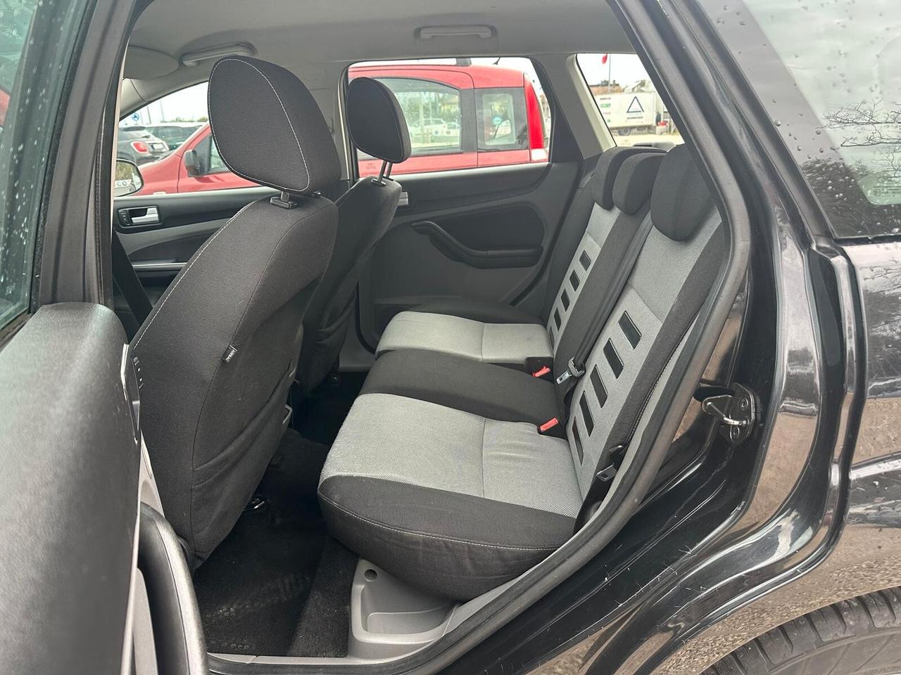 Ford Focus 1.6 (115CV) 5p. Bz.- GPL Titanium