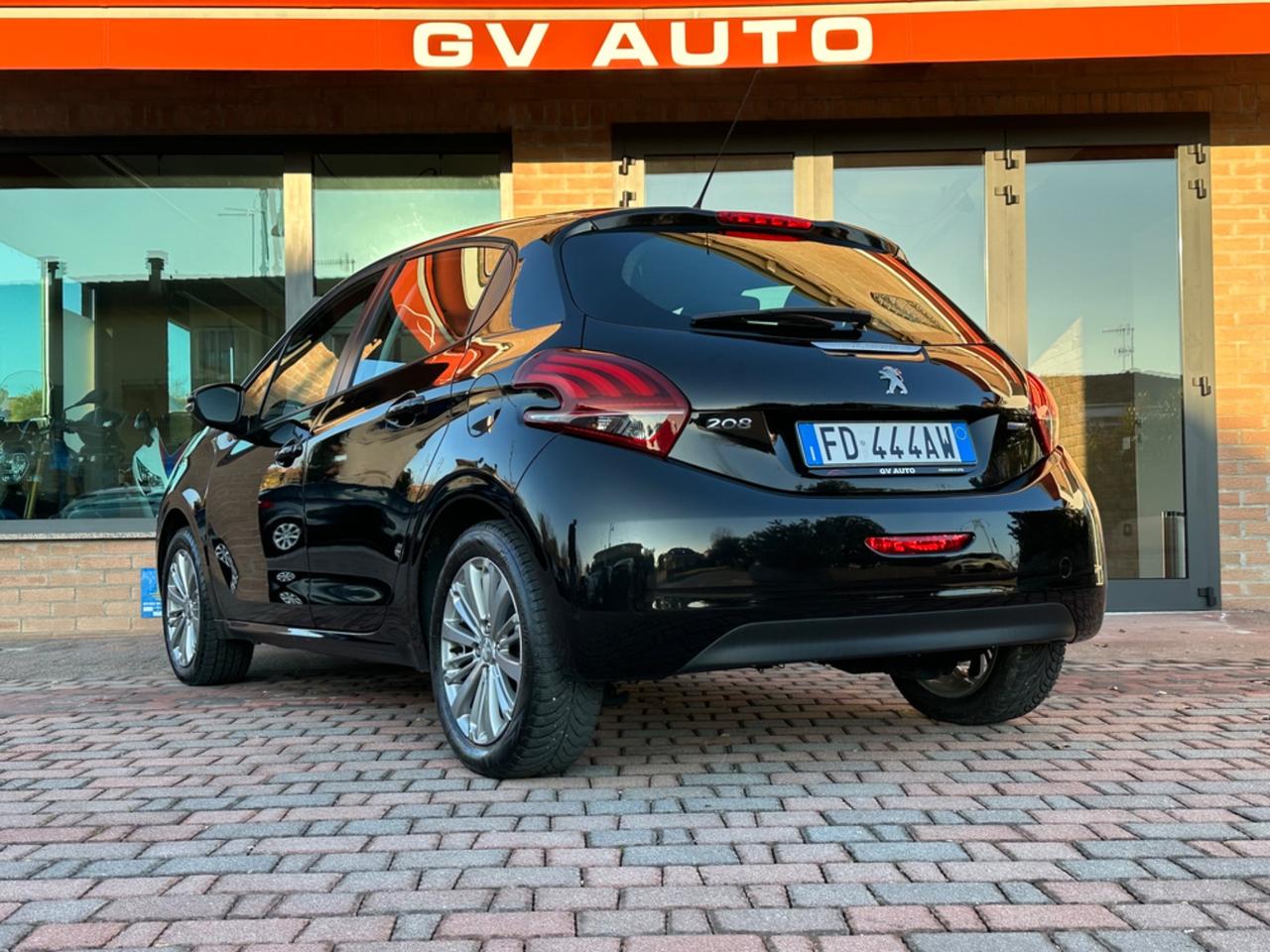 Peugeot 208 PureTech 82 5 porte Allure NEOPATENTATI