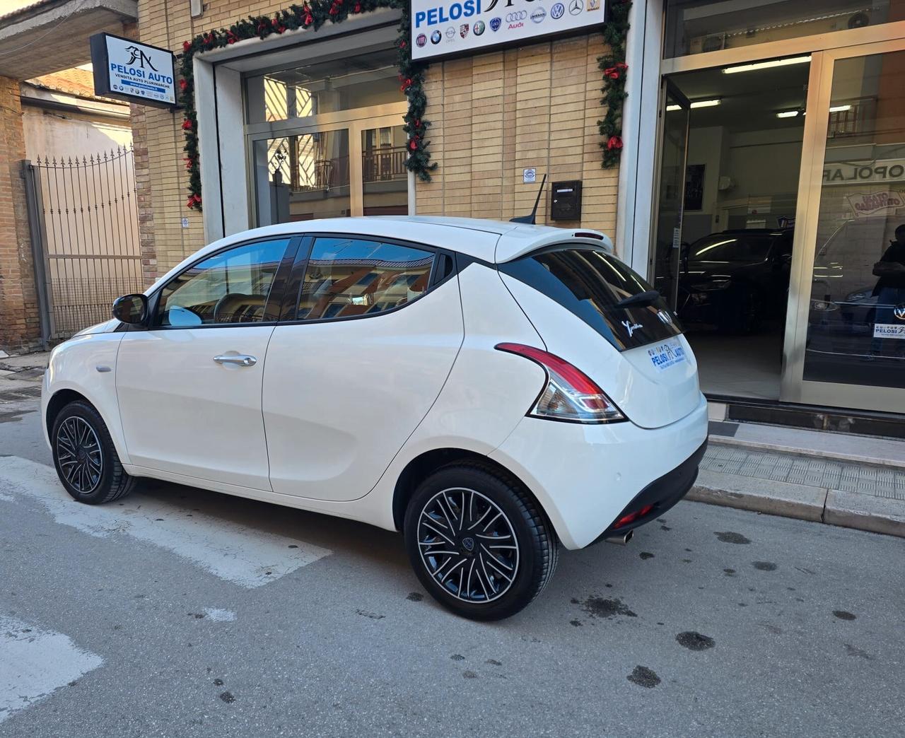 Lancia Ypsilon 1.0 FireFly 5 porte Hybrid Gold