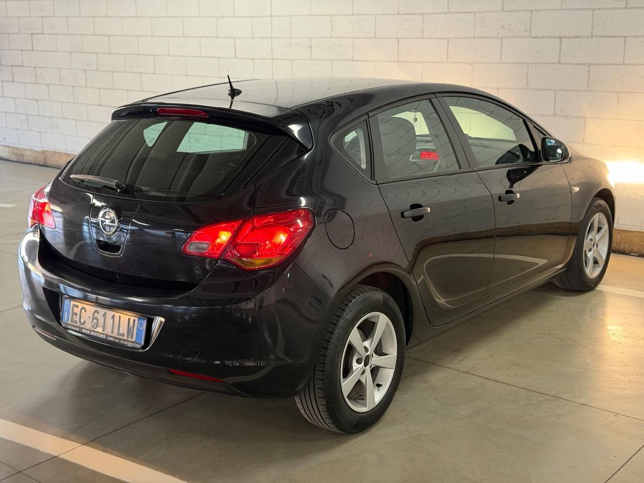 Opel Astra 1.6 115CV 5 porte Cosmo automatico