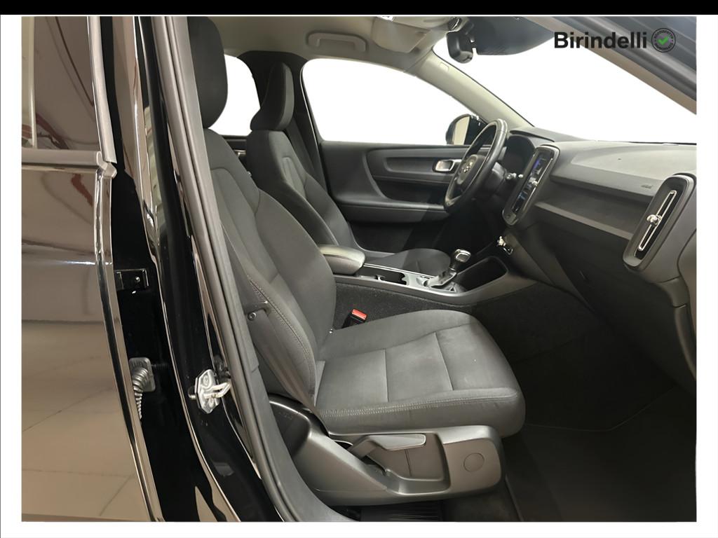 VOLVO XC40 (2017-->) - XC40 T2 Momentum