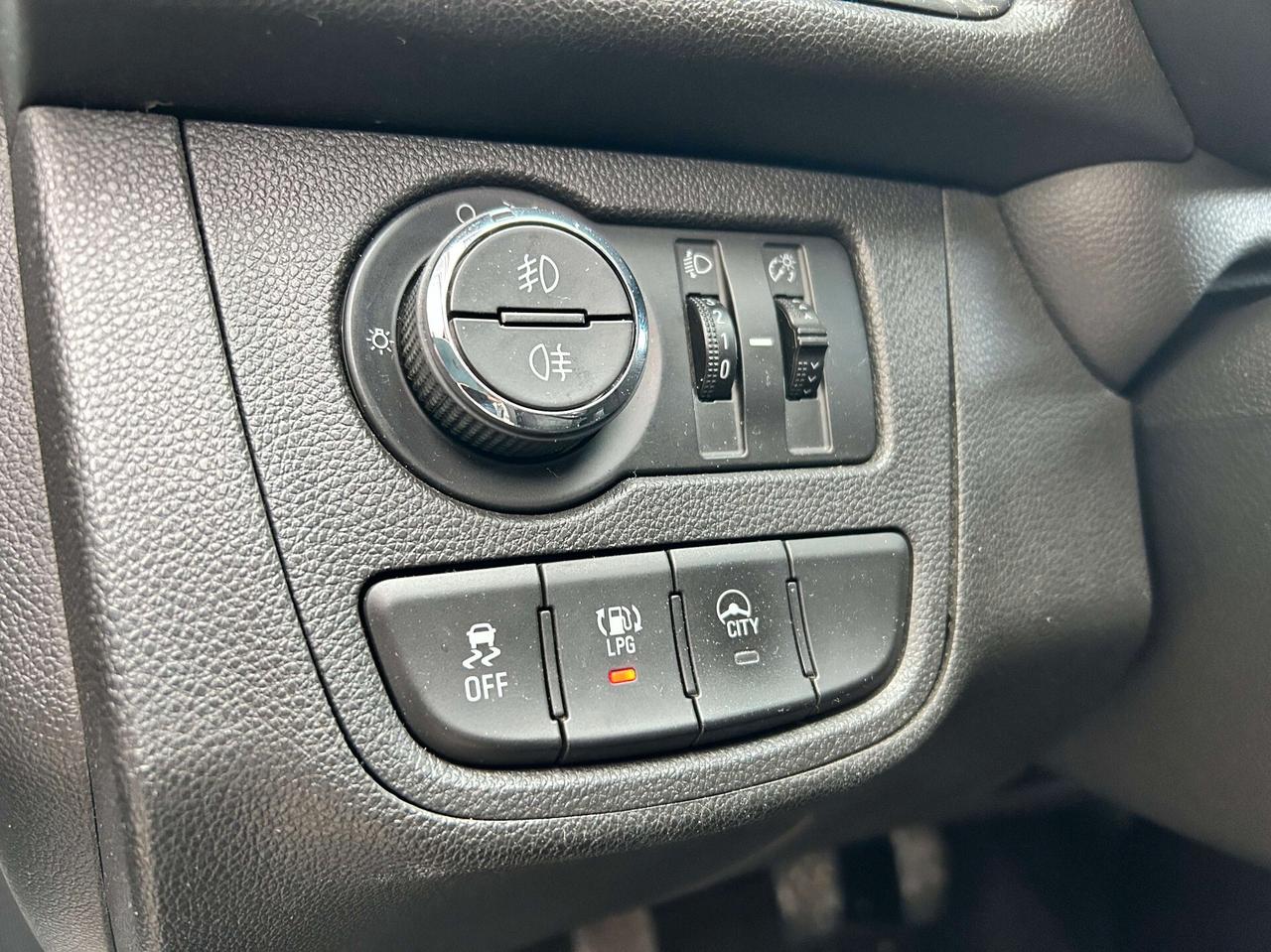 Opel Karl Rocks 1.0 Benz*GPL* 73CV - 2018 Incidentata