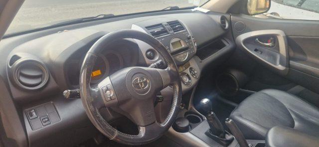 TOYOTA RAV 4 RAV4 2.2 D-4D 177 CV Luxury PER COMMERCIANTI