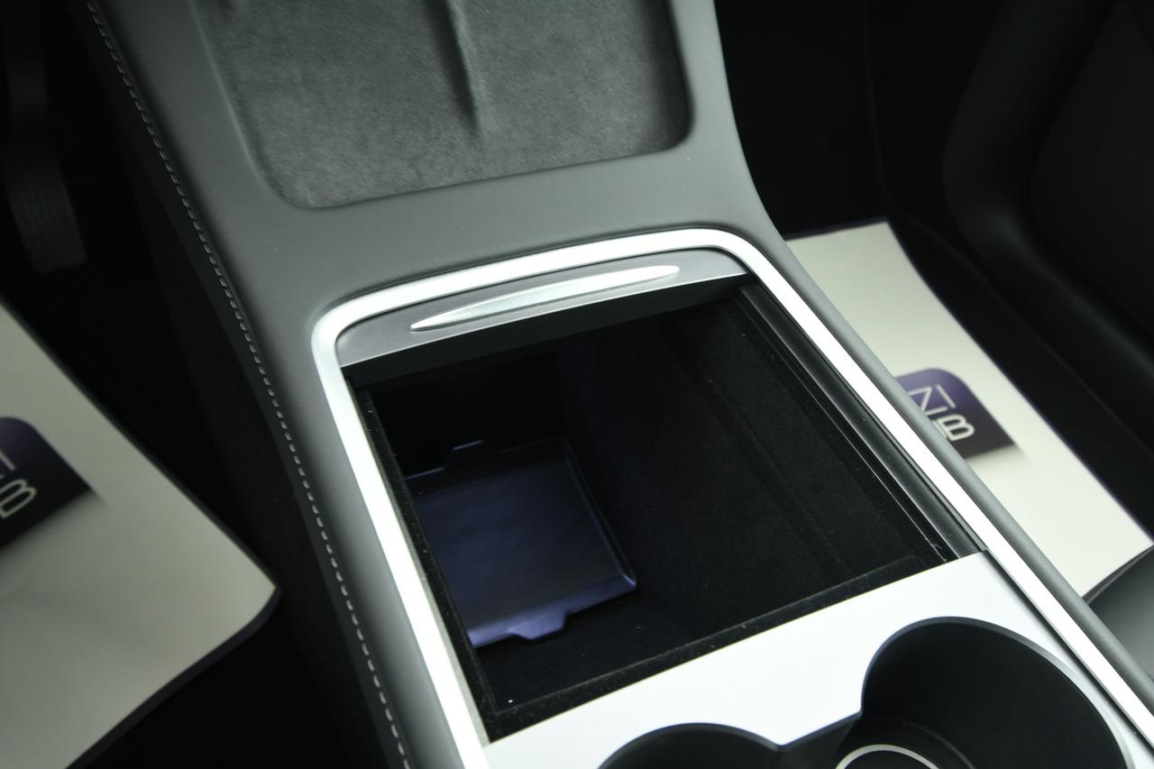 TESLA Model Y Long Range Dual Motor awd + AUTOPYLOT MAX