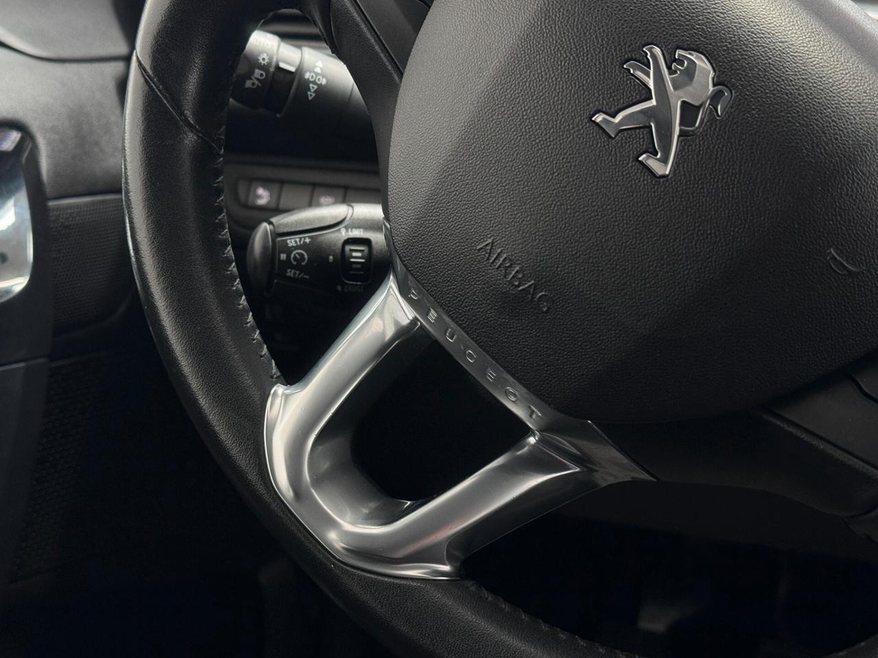 Peugeot 208 1.2 BENZINA 5 PORTE Signature