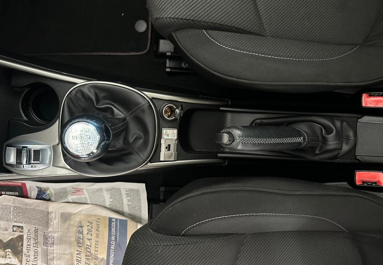 Alfa Romeo MiTo 1.6 JTDm 16V Distinctive Sport Pack