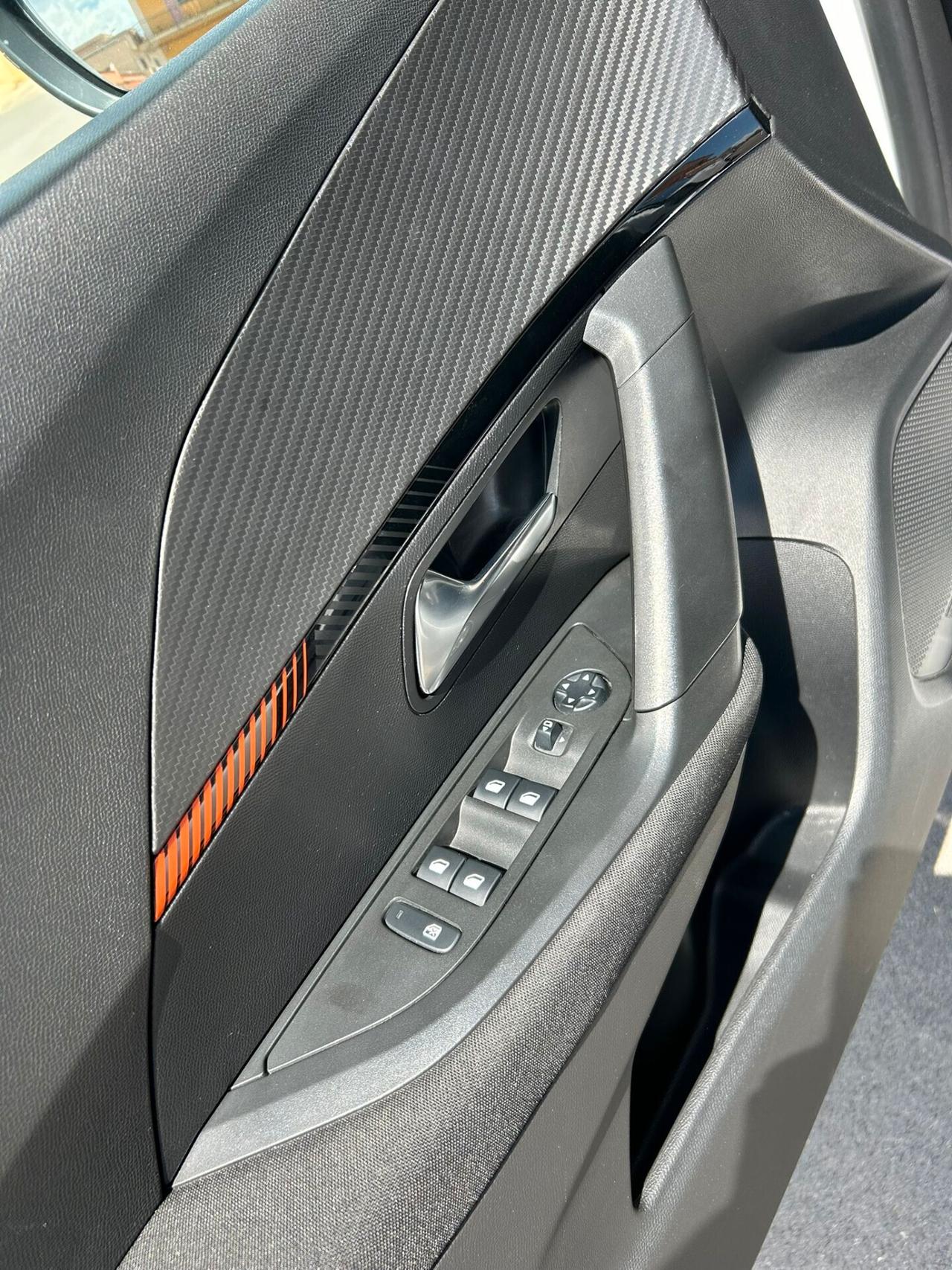 Peugeot 2008 BlueHDi 100 S&S Allure Navi Pack