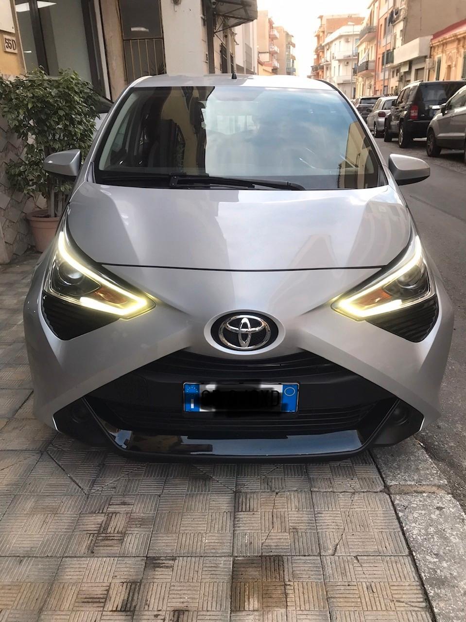 Toyota Aygo Connect 1.0 VVT-i 72 CV 5 porte x-play