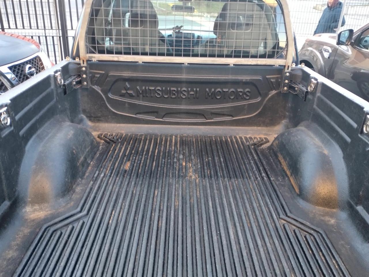 Mitsubishi L200 2.5 DI-D/136CV Club Cab Invite DPF