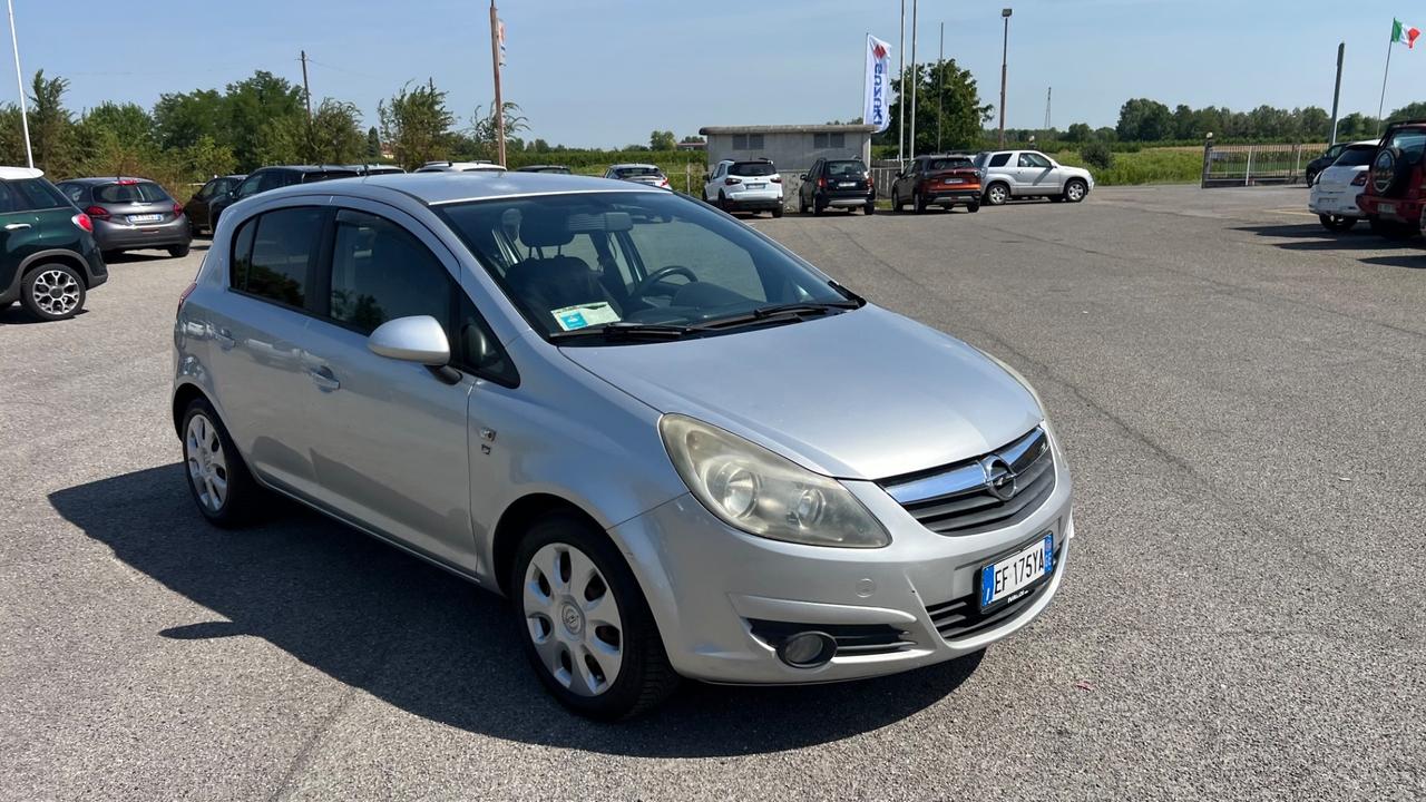 Opel Corsa 1.2 5 porte Cosmo
