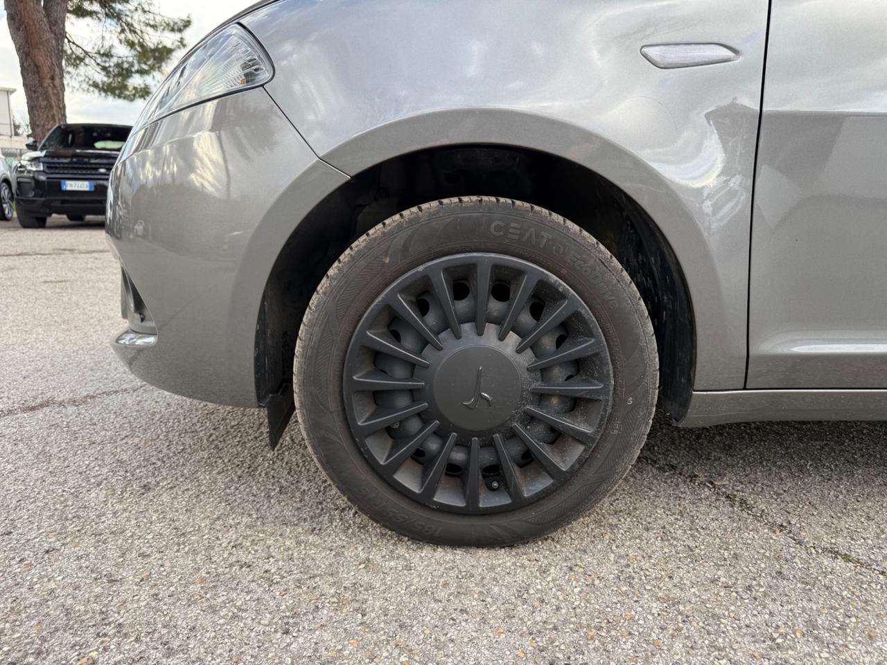 Lancia Ypsilon 1.0 FireFly 5 porte S&S Hybrid Ecochic Silver