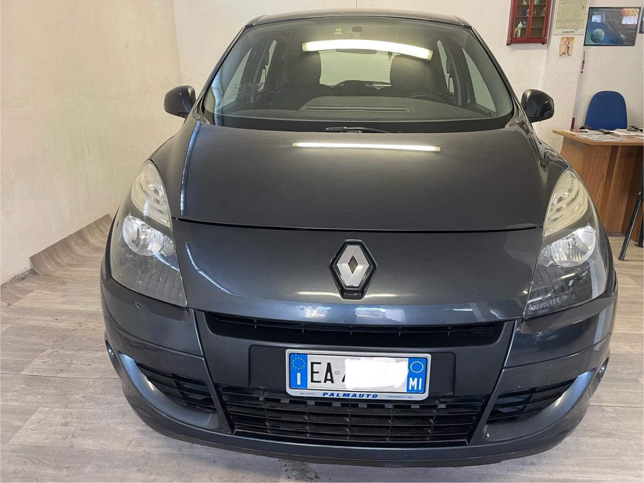 Renault Scénic X-Mod 1.6 110CV Dynamique Distribuzione