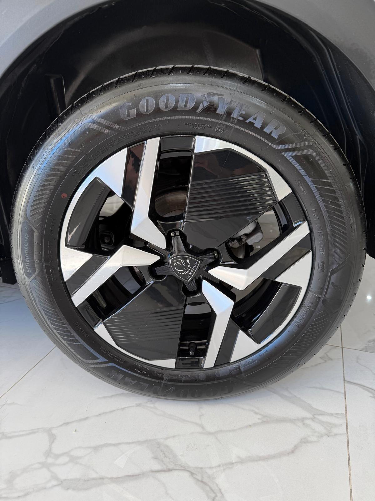 Peugeot 2008 PureTech 130 S&S EAT8 Allure