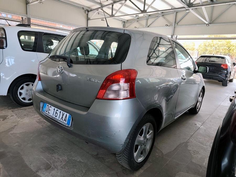 Toyota Yaris 1.0 3 porte Sol