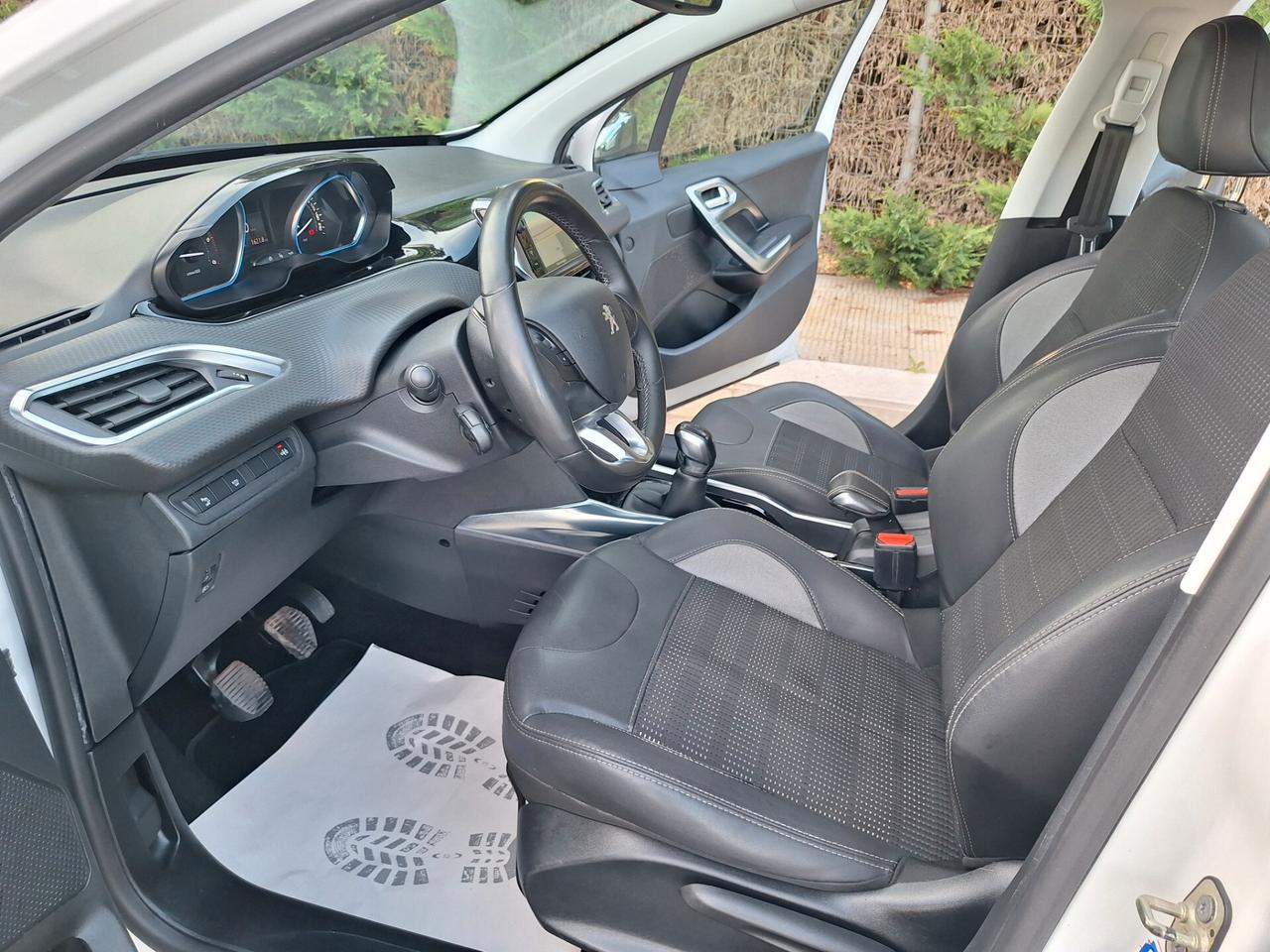 Peugeot 2008 1.6 e-HDi 92 CV "Allure" NAVI