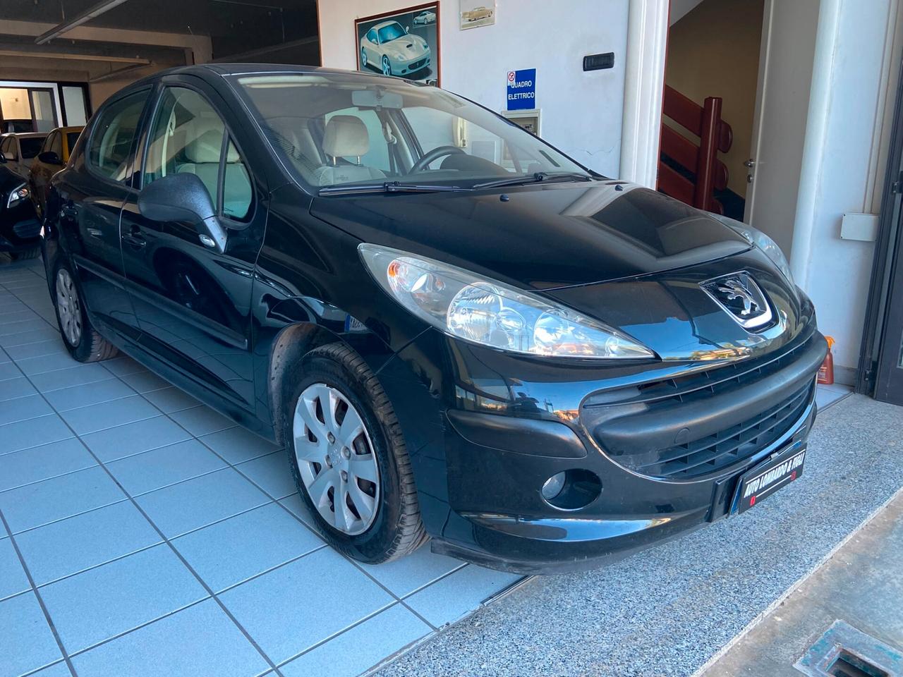 Peugeot 207 1.4 HDi 70CV 5p. ONE Line