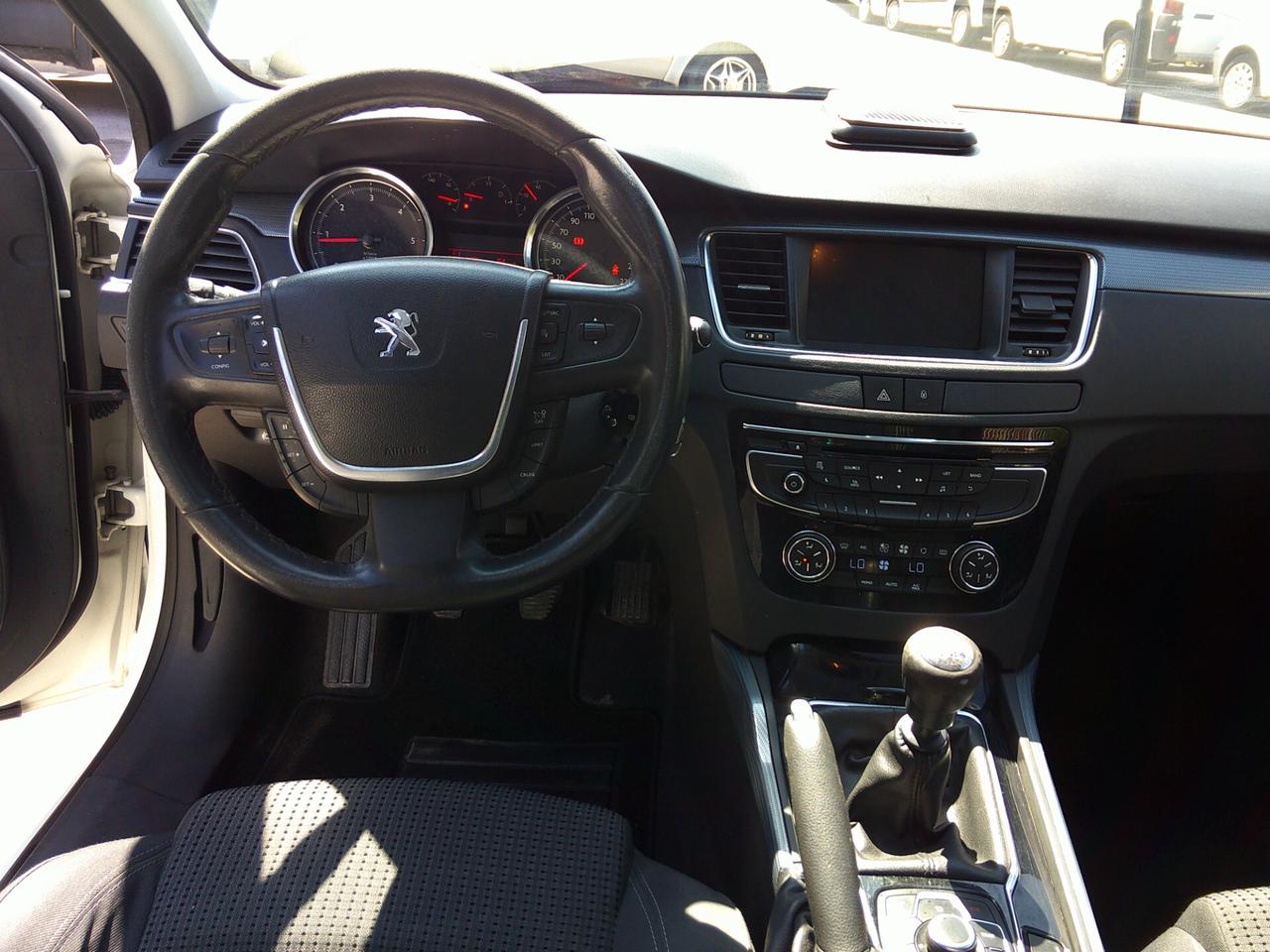 Peugeot 508 2.0 HDi 140CV SW Ciel Allure 12