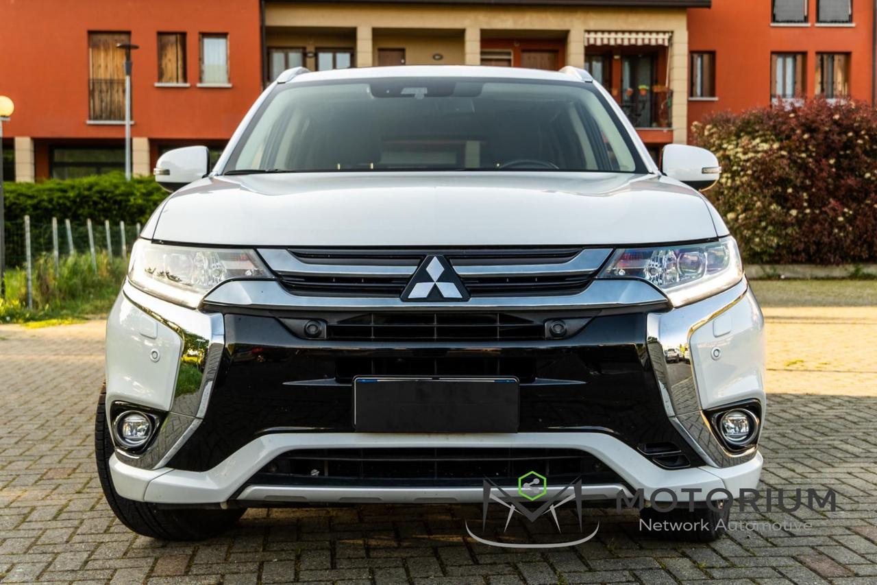 Mitsubishi Outlander 2.0 4WD PHEV Instyle 2018 - PLUG-IN HYBRID