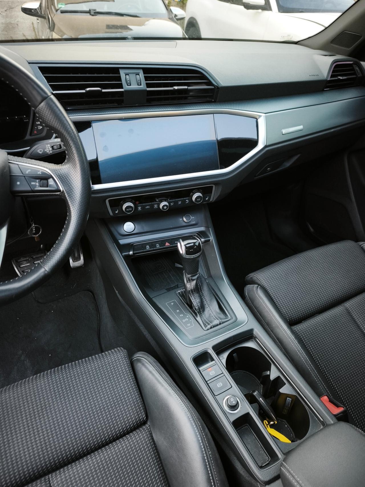 Audi Q3 35 TDI S tronic line edition tetto panoramico
