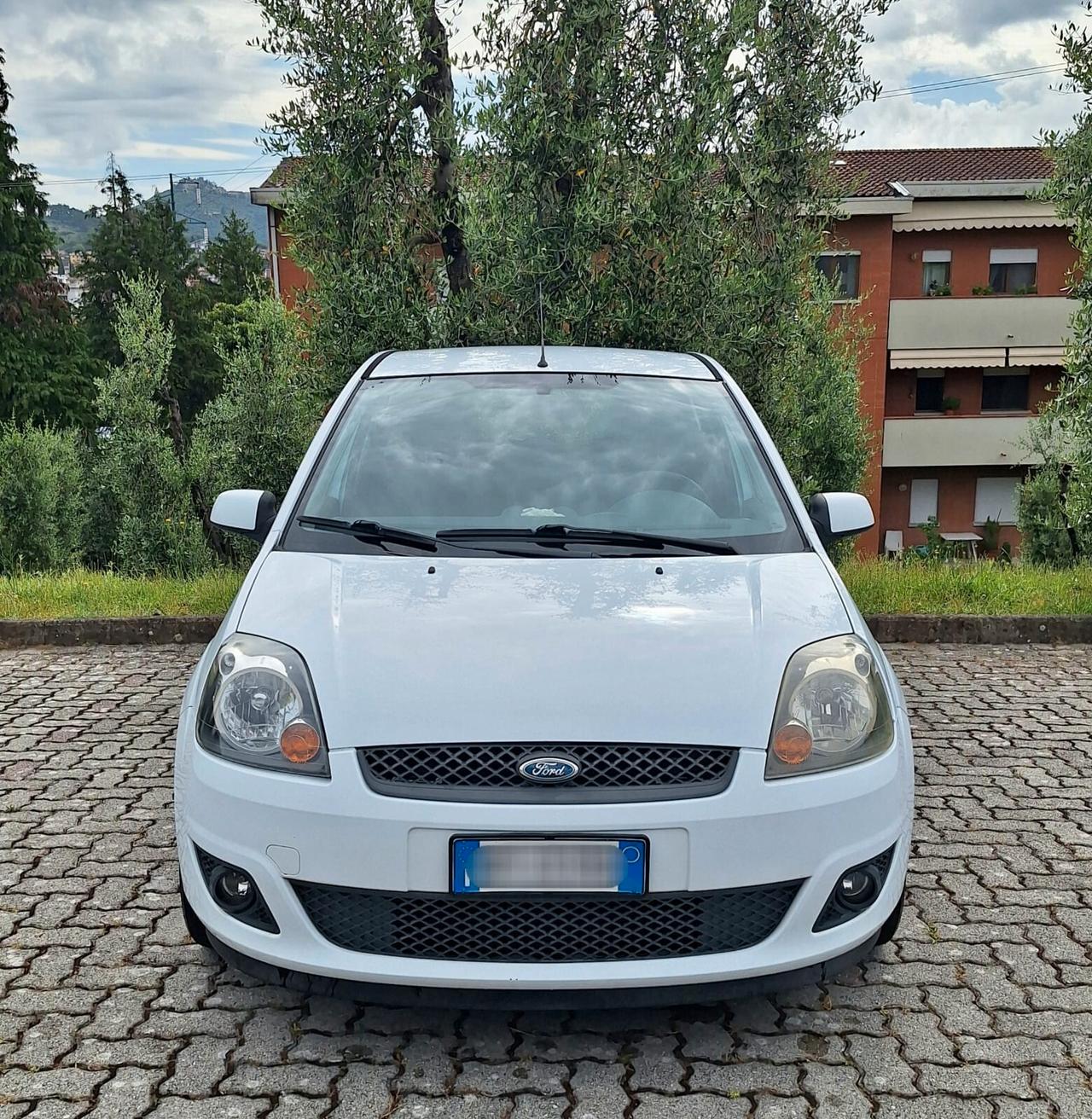Ford Fiesta 1.2 benzina - 5 Porte - Meccanicamente Perfetta