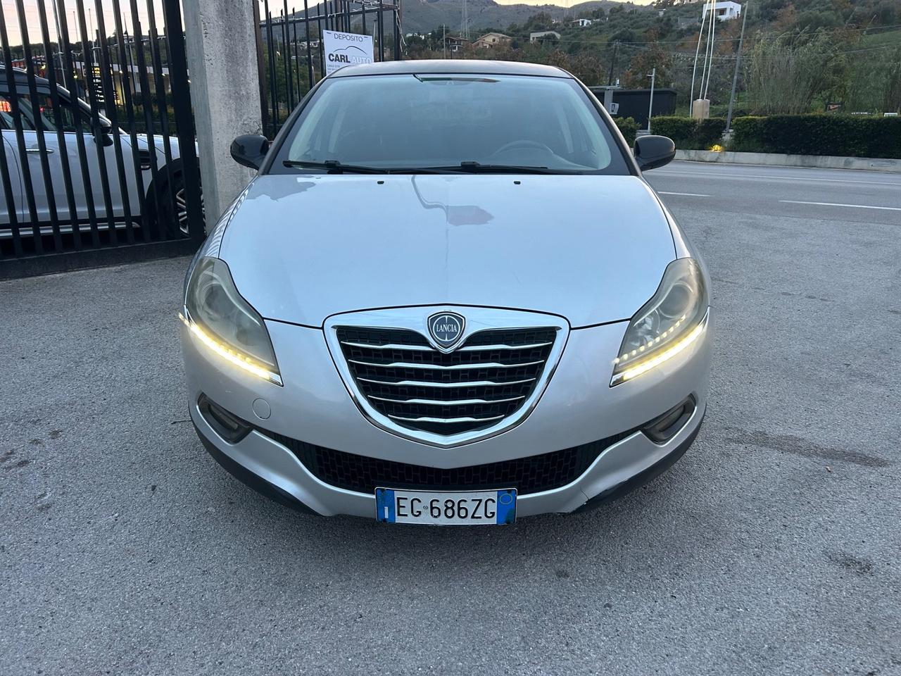 Lancia Delta 1.6 MJT DPF 105 CV Silver