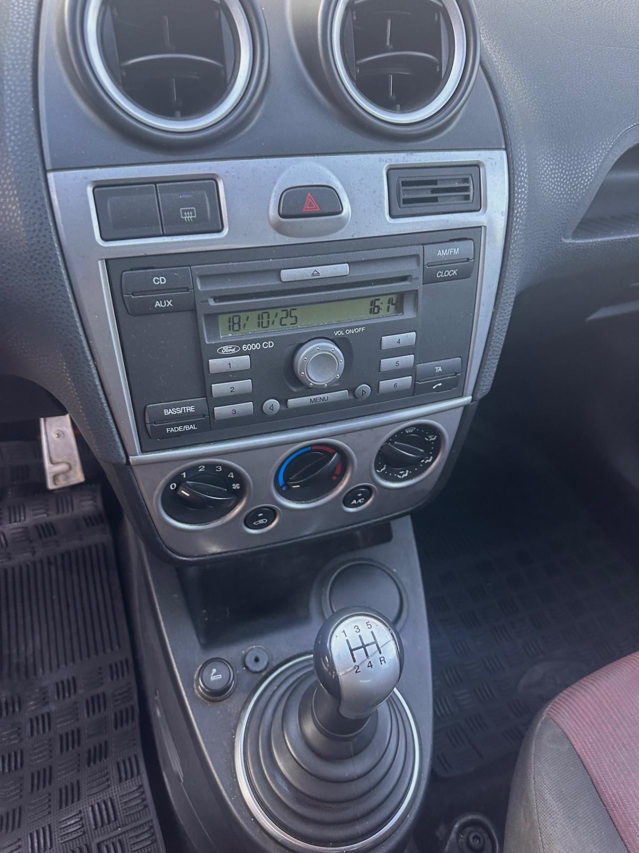 Ford Fiesta 1.4 TDCi 68cv 5p Ghia