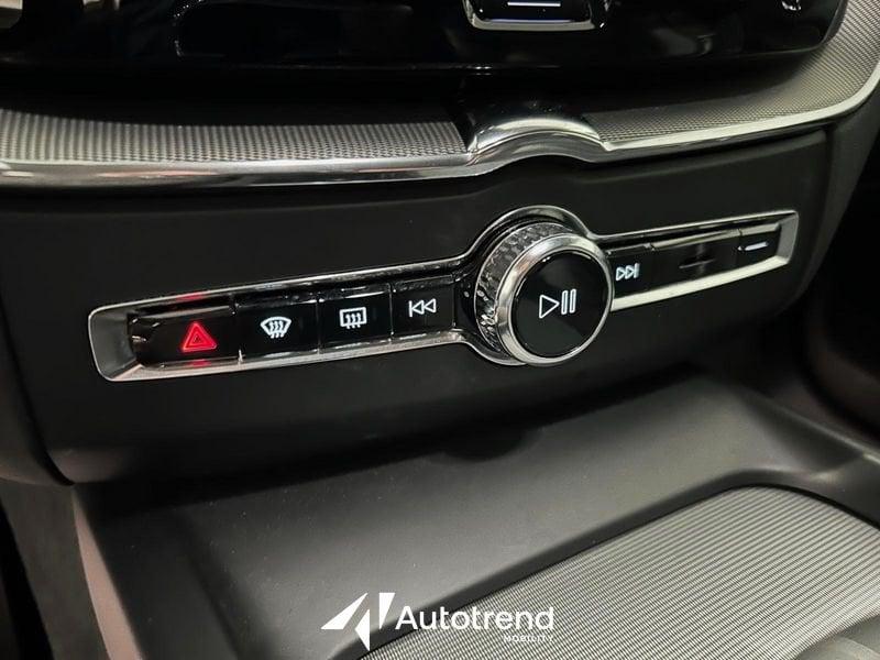Volvo XC60 B4 197+12 CV Automatica Mild Hybrid Plus Dark