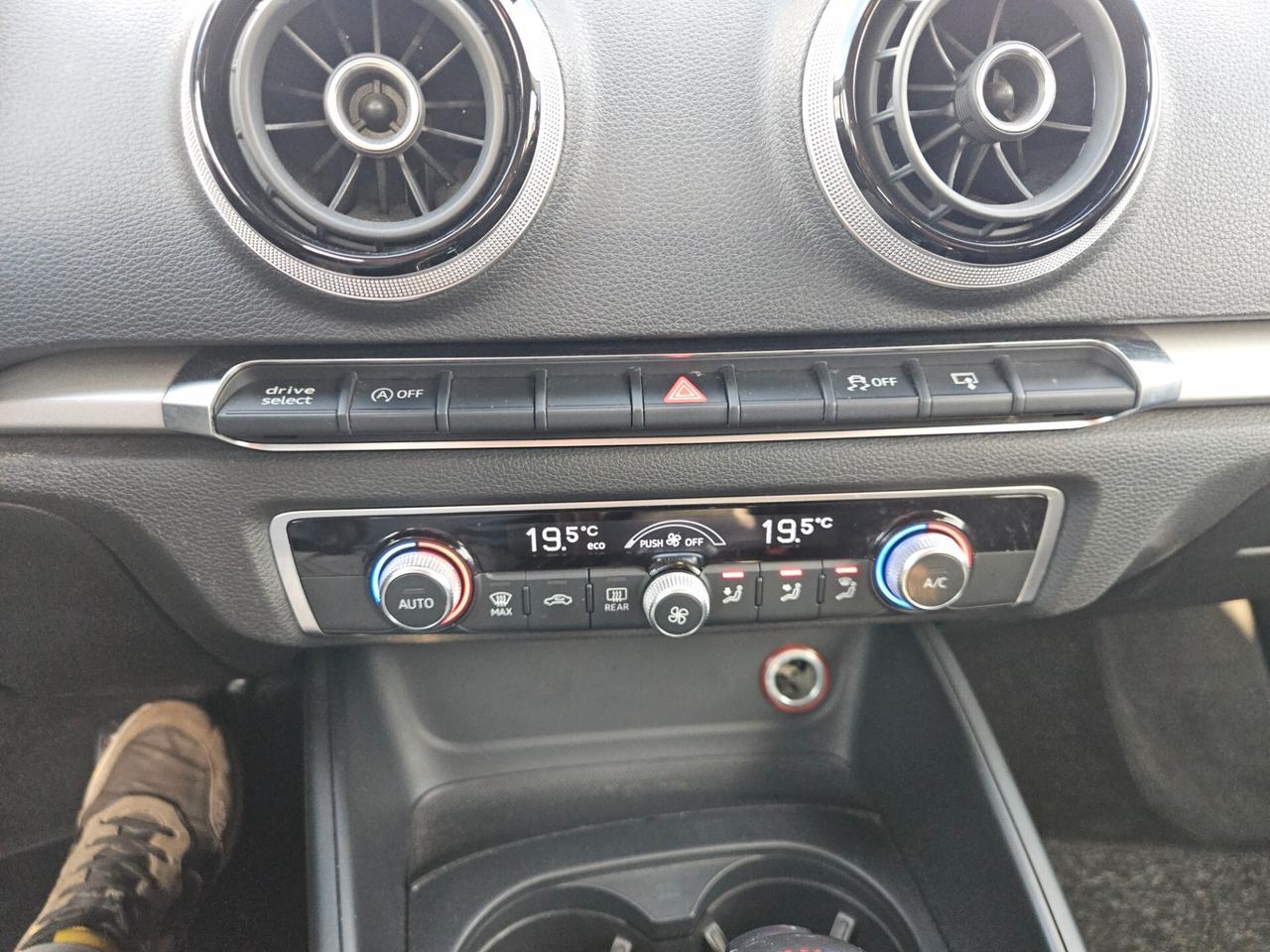 Audi A3 1.6 TDI clean diesel S tronic Business