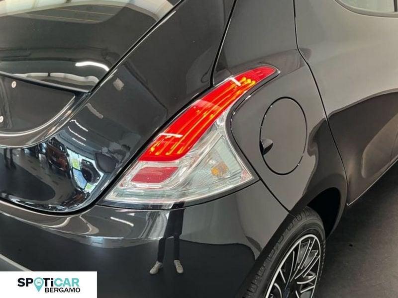 Lancia Ypsilon 1.0 FireFly 5 porte S&S Hybrid Oro - Km0