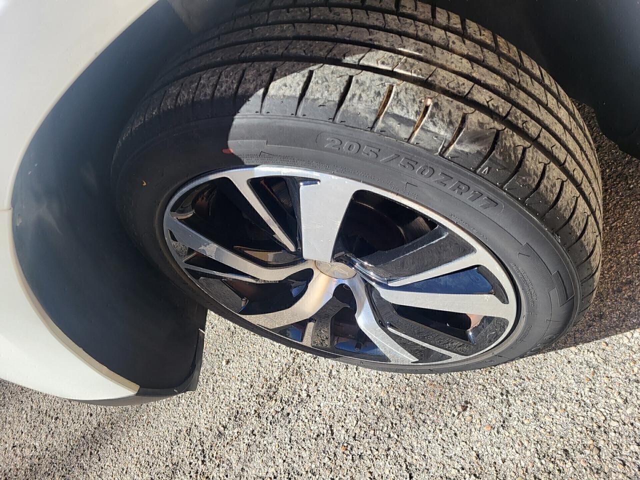 PEUGEOT 2008 1,6 HDI-TETTO PANOR-NAVI-3 REVISIONI