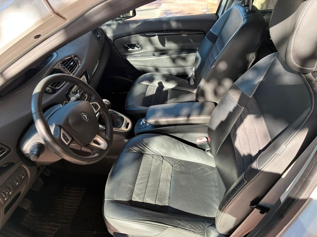 Renault Scenic1.6dCi130CV Tetto navi retro-12