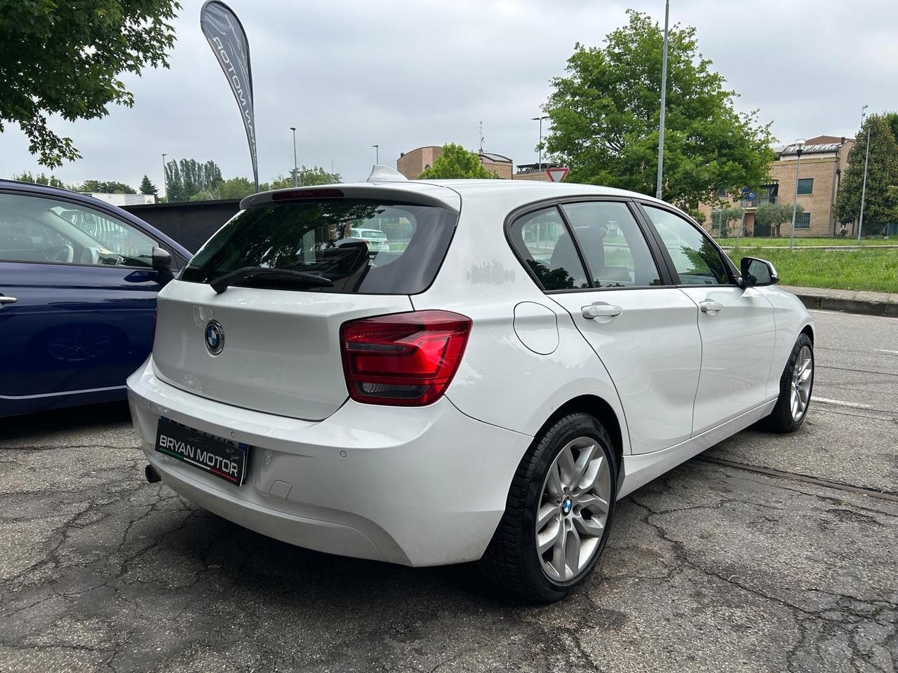 Bmw 120 120d 5p. Unique
