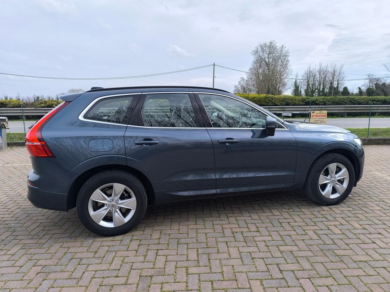 Volvo XC 60 XC60 B4 (d) AWD Geartronic Momentum Pro Sport