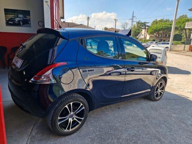 Lancia Ypsilon 1.2 69 CV 5 porte GPL Ecochic Elefantino Blu