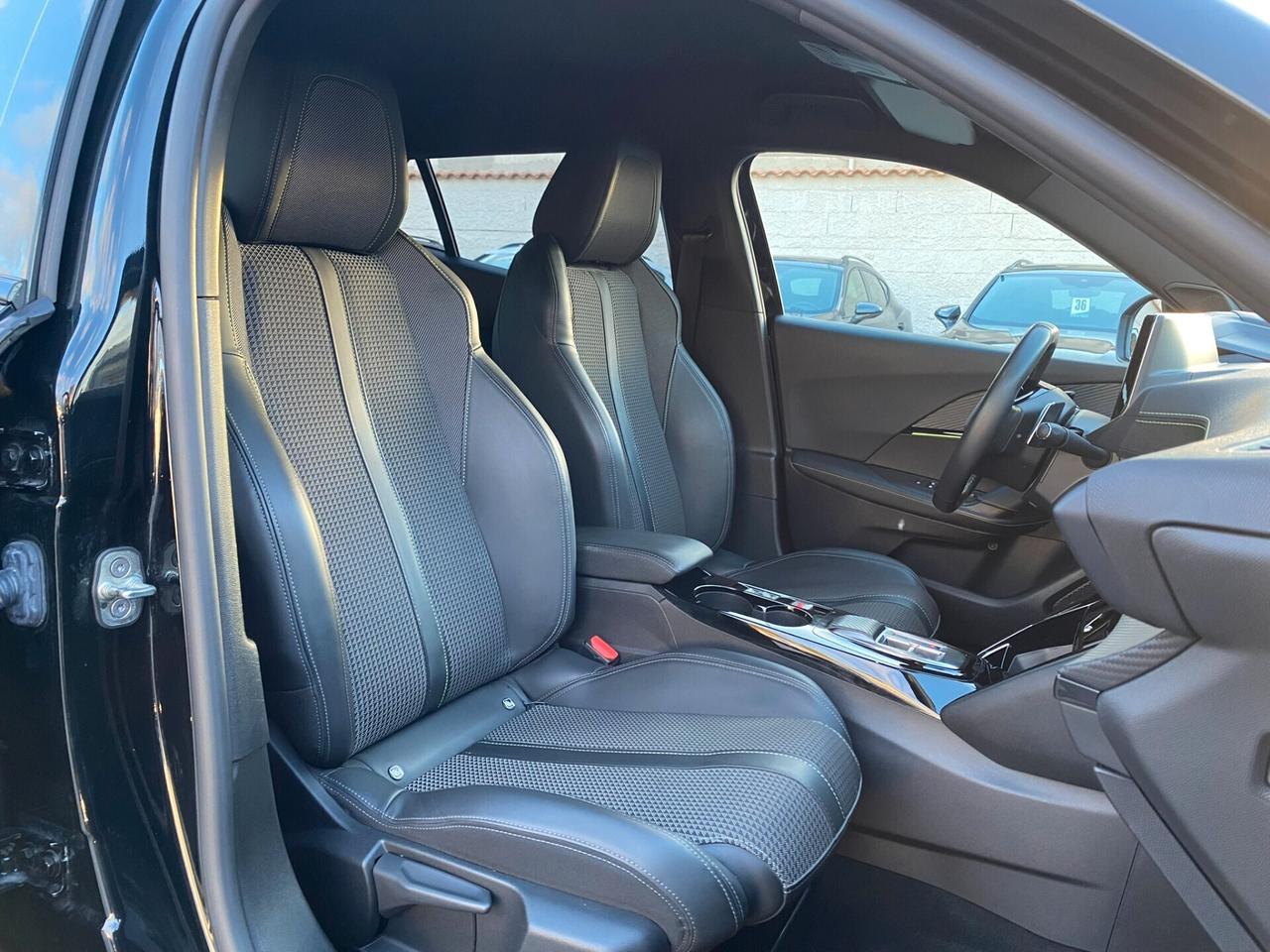 Peugeot 2008 GT Pack 1.5 bluehdi 130CV