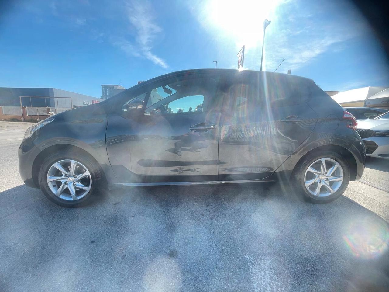 Peugeot 208 1.2 VTi 82 CV 5 porte Allure