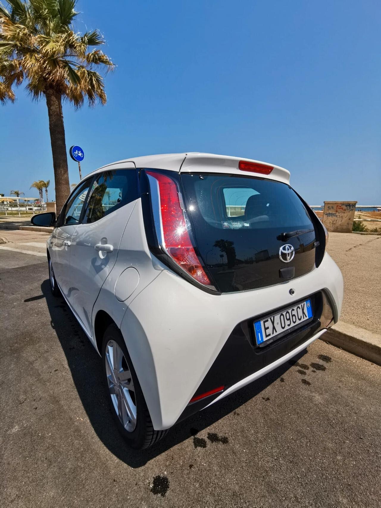 Toyota Aygo 1.0 VVT-i 69 CV 5 porte x-cool 10/2014