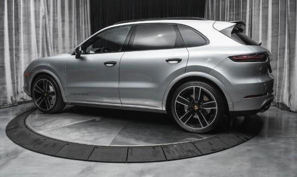 PORSCHE CAYENNE 4.0 V8 TURBO NOLEGGIO LUNGO TERMINE