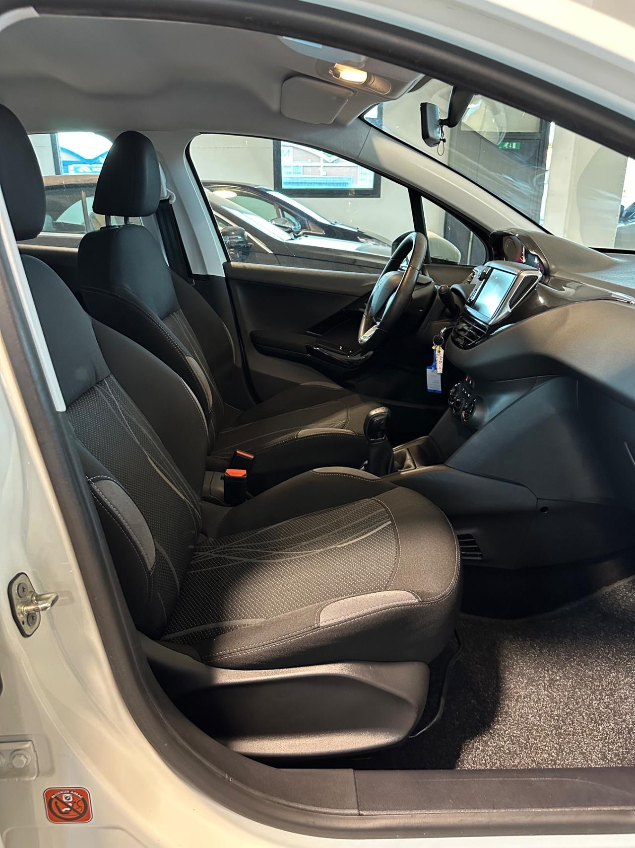 Peugeot 208 1.4 HDi 68 CV 5 porte Allure