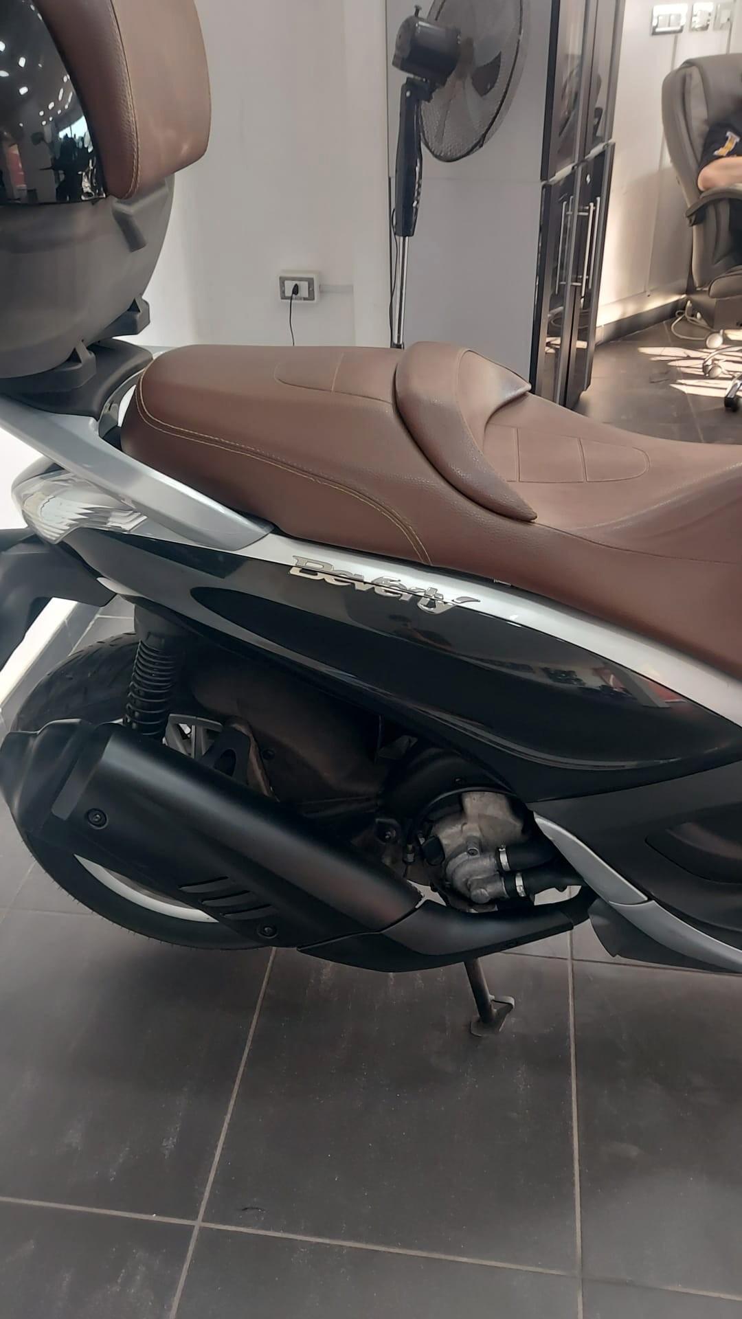 Piaggio Beverly 300 BASE