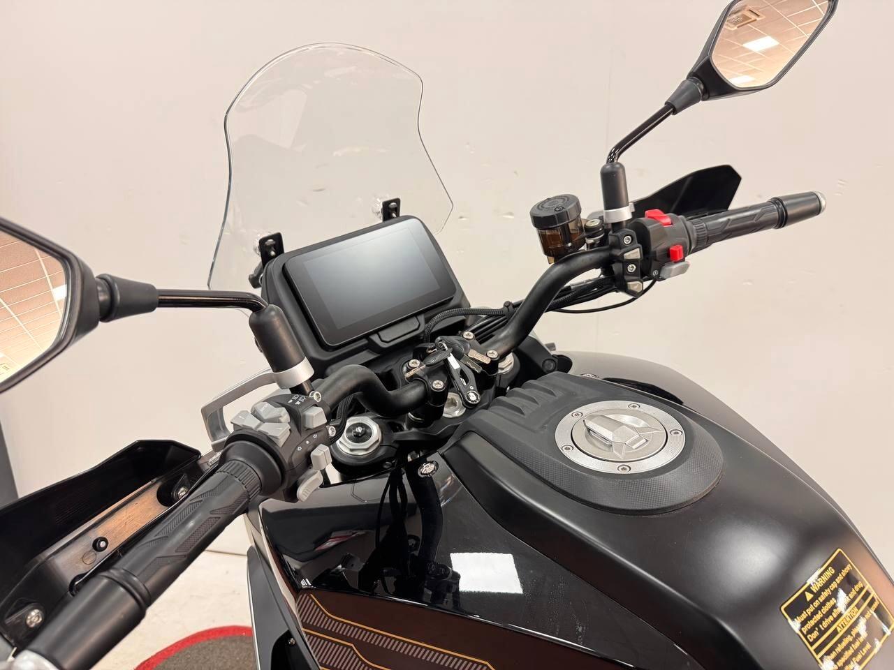 Qj Motor SRT 700 SX TRIS DI VALIGIE IN OMAGGIO
