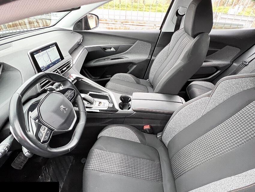 PEUGEOT 3008 1.2 benzina NAVI-AUTOMATICA