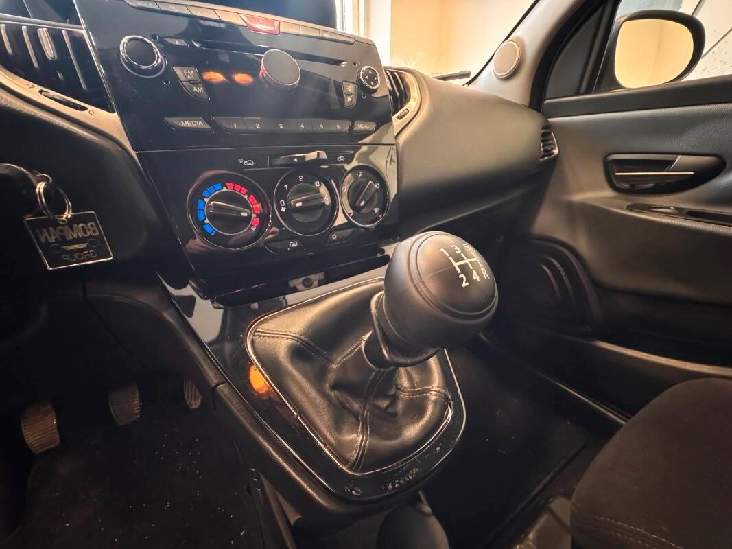 Lancia Ypsilon 1.2 8v Silver 69cv