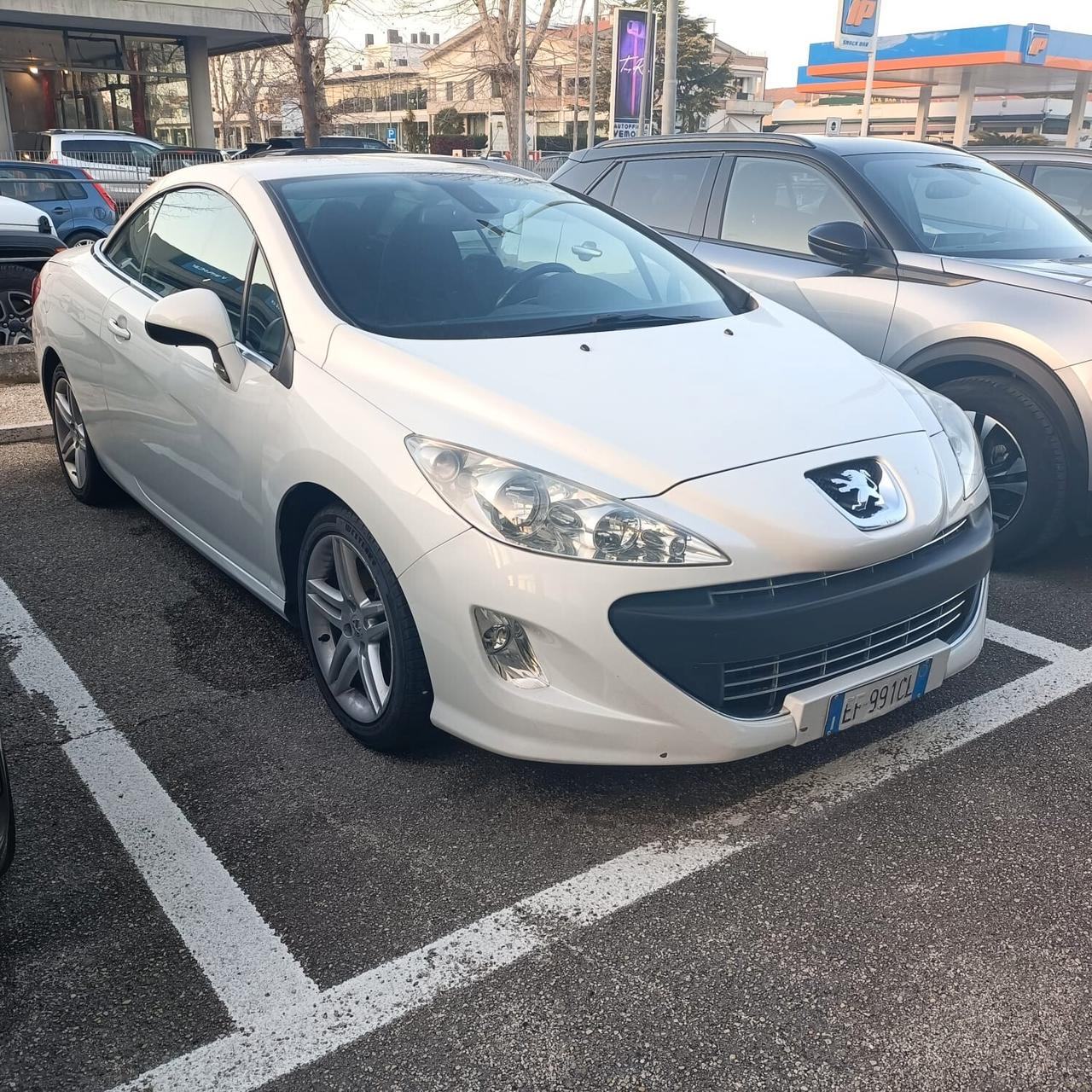 Peugeot 308 1.6 HDi 112CV CC Féline