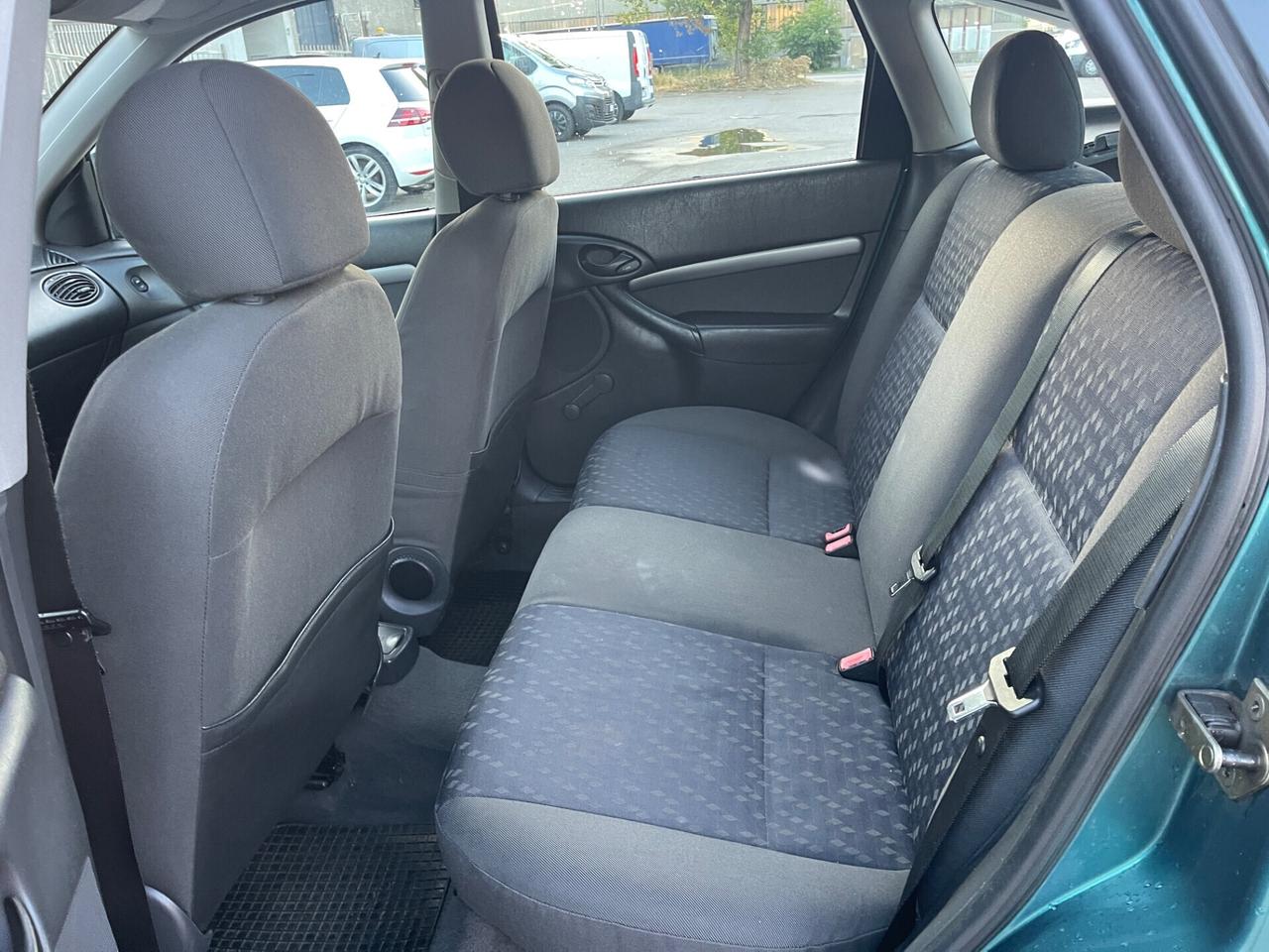 Ford Focus 1.6i benzina uni prop