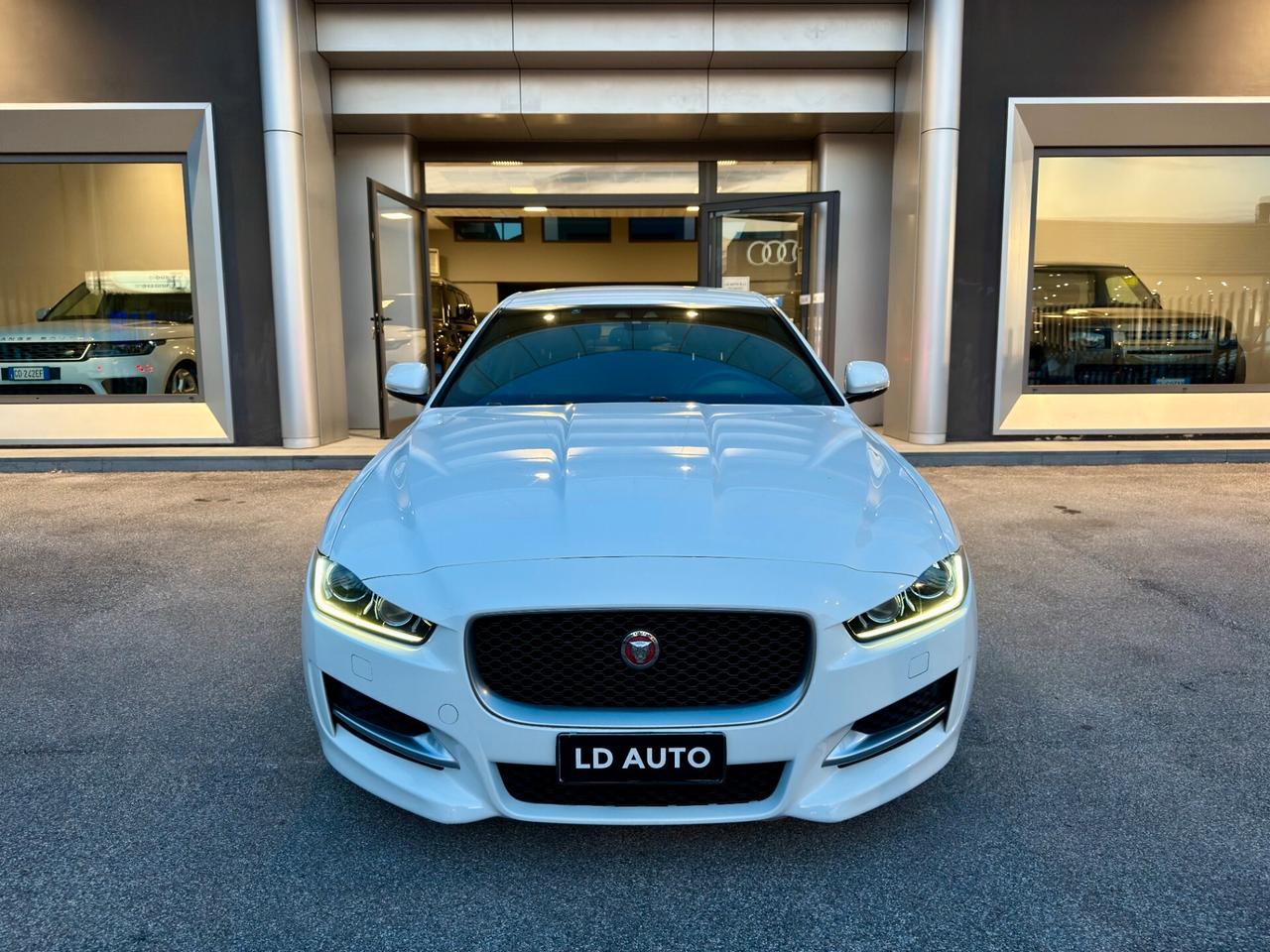 Jaguar XE 2.0 D Turbo R-Sport