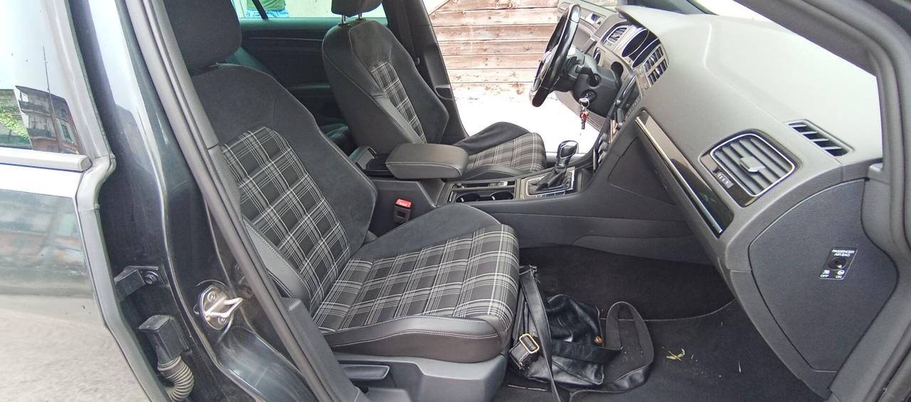 Volkswagen Golf GTD 2.0 TDI DSG 184 CV