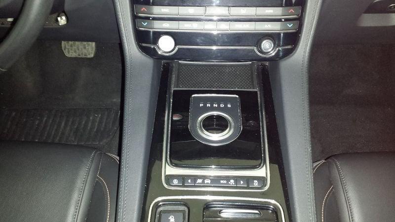 Jaguar F-Pace 2015 Diesel 2.0d i4 R-Sport awd 180cv auto my20