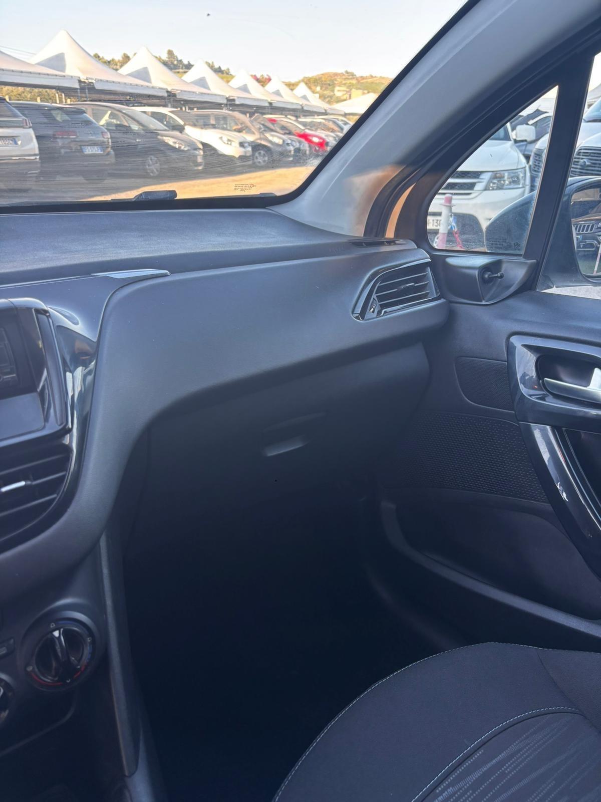 Peugeot 208 1.4 HDi 68 CV 5 porte Allure
